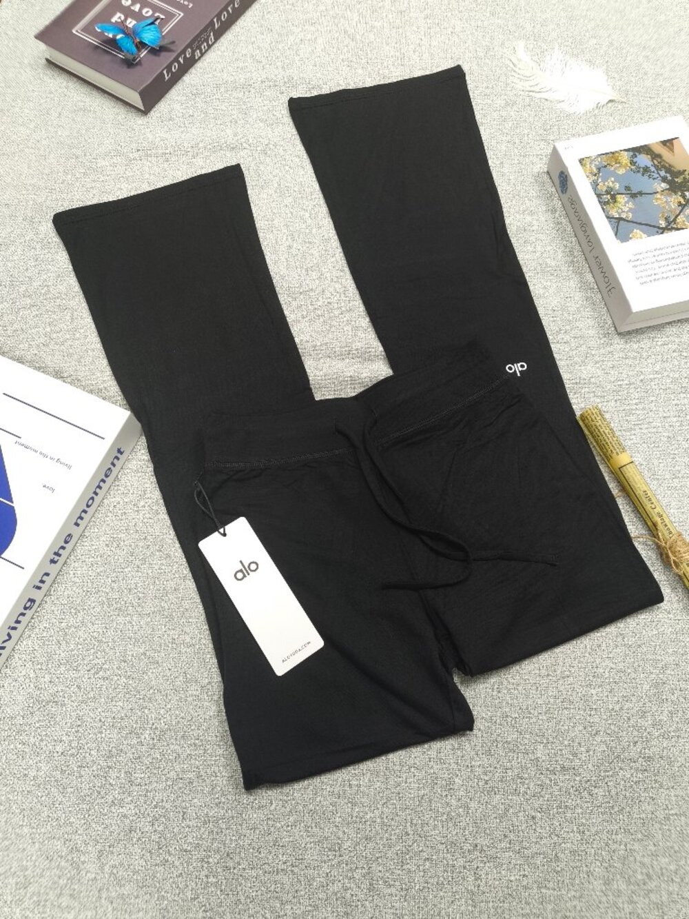 Alo Yoga Sway Bootcut Sweatpant Black🖤Slimming pants😍Leg shaping Y2K Casual - Picture 2 of 7